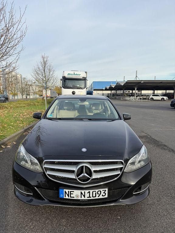 Schwarz Gebraucht 2014 Mercedes E200 Limousine | 14.900 € (Fairer Preis) - Bild 1/4