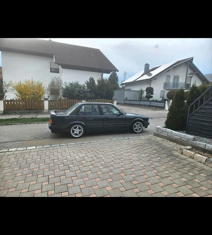 Gebraucht BMW 325 170 PS (125 kW) 1988 Schwarz Limousine