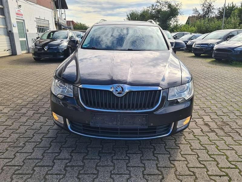 Schwarz Gebraucht 2011 Skoda Superb Elegance Kombi | 3.850 € (Guter Preis) - Bild 1/4