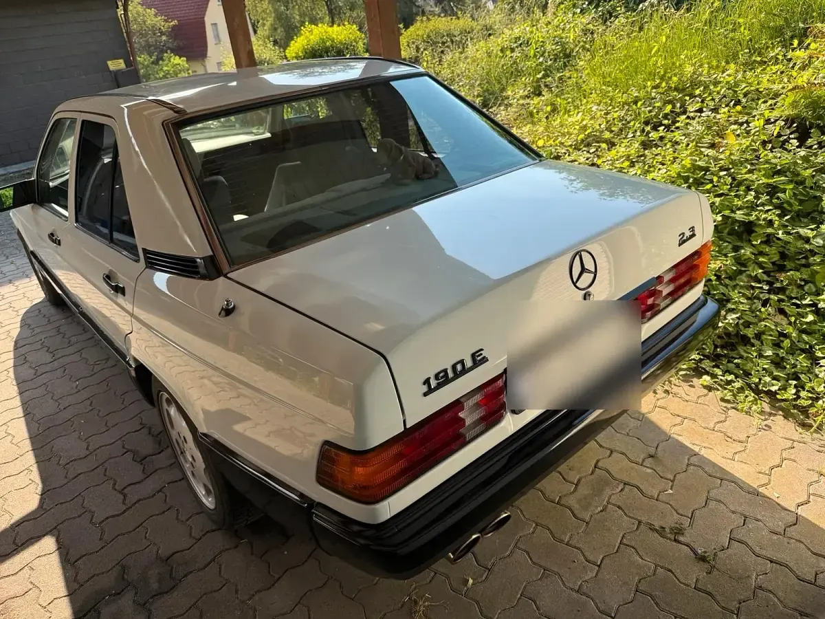 Gebraucht Mercedes 190 136 PS (100 kW) 1992 Weiß Limousine