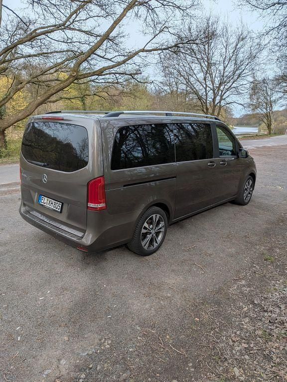 Gebraucht Mercedes V220 163 PS (119 kW) 2016 Braun Van / Kleinbus