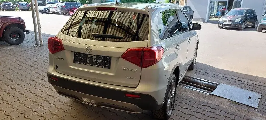 Gebraucht Suzuki Vitara Comfort 111 PS (81 kW) 2019 Silber SUV
