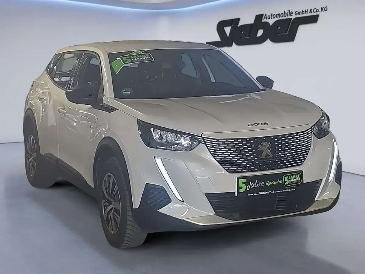 Gebraucht Peugeot e-2008 Active 100 kW (136 PS) 2023 Weiß SUV