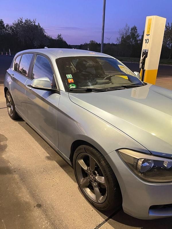 Blau Gebraucht 2012 BMW 118 Kleinwagen | 6.000 € (Fairer Preis) - Bild 1/4