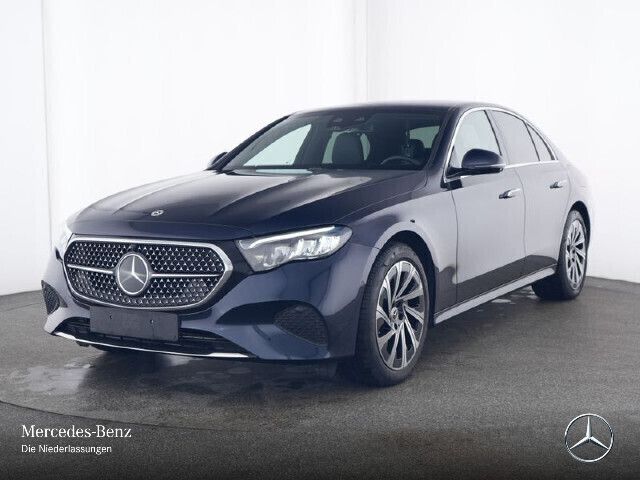 Blau Gebraucht 2024 Mercedes E300 Advanced Limousine | 50.990 € (Fairer Preis) - Bild 1/4