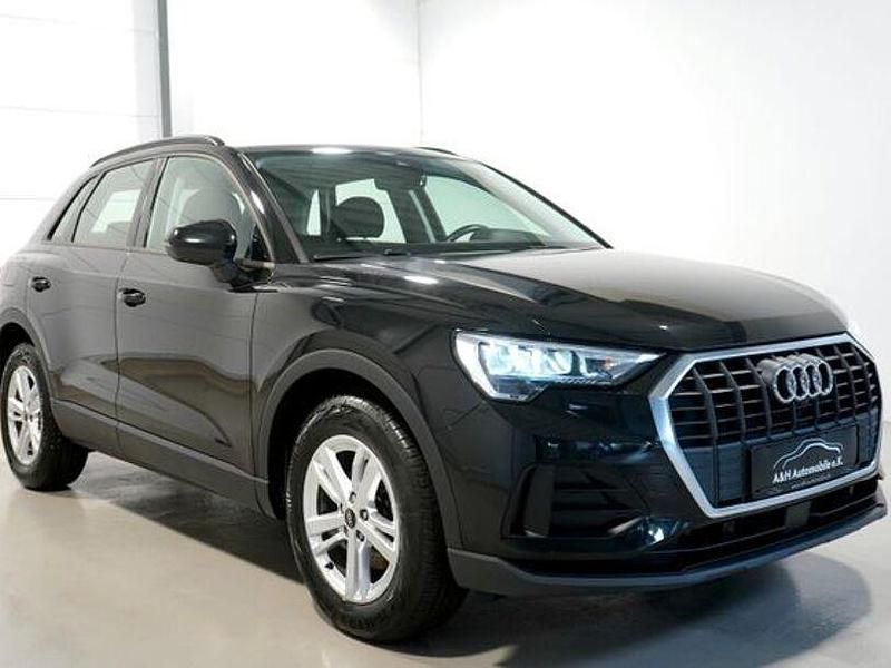 Mythosschwarz (metallic) Gebraucht 2022 Audi Q3 Ambiente SUV | 27.900 € (Superpreis) - Bild 1/4