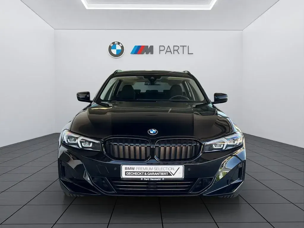 Gebraucht BMW 320 Sport Line 190 PS (139 kW) 2024 Schwarz Kombi