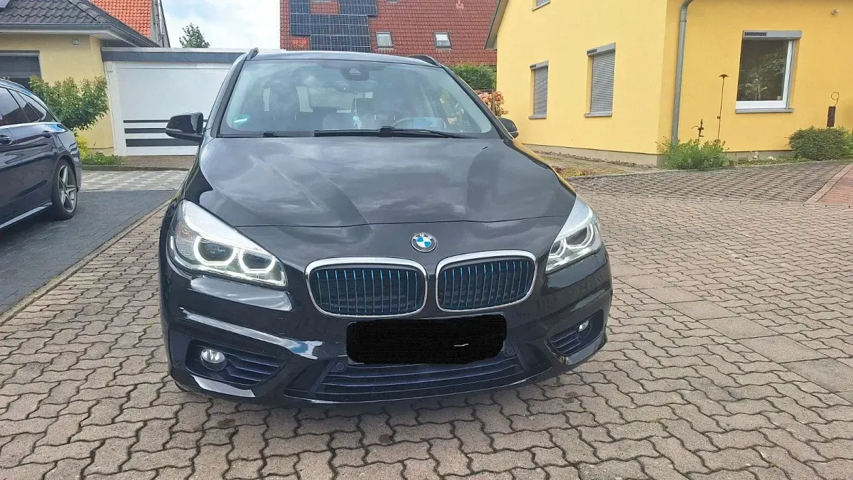 Gebraucht BMW 225 Active Tourer iPerformance 224 PS (164 kW) 2016 Schwarz Van / Kleinbus