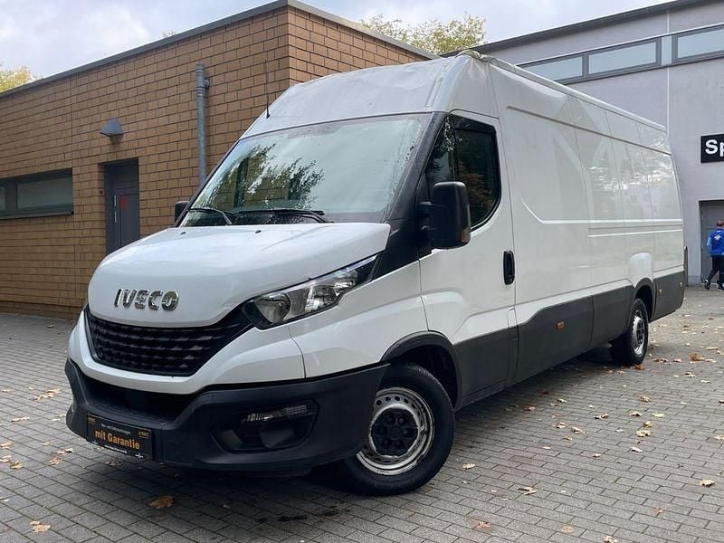 Weiß Gebraucht 2022 Iveco Daily Limousine | 17.990 € (Guter Preis) - Bild 1/4