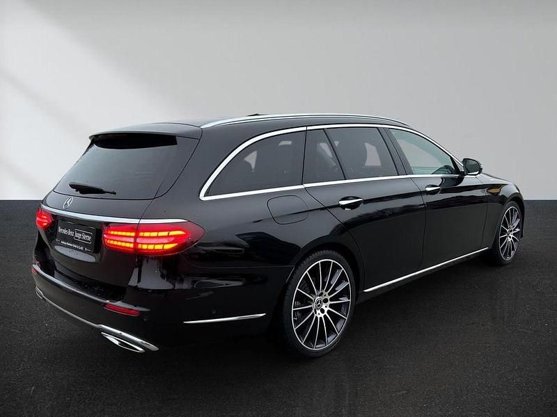 Gebraucht Mercedes E300 Exclusive 265 PS (194 kW) 2023 Schwarz Limousine