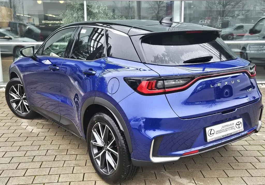 Gebraucht Lexus LBX 136 PS (100 kW) 2025 Nachtblauschwarz metallic SUV
