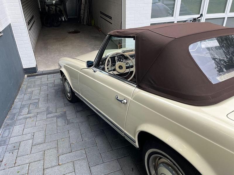 Gebraucht Mercedes 250 150 PS (110 kW) 1967 Beige Cabrio