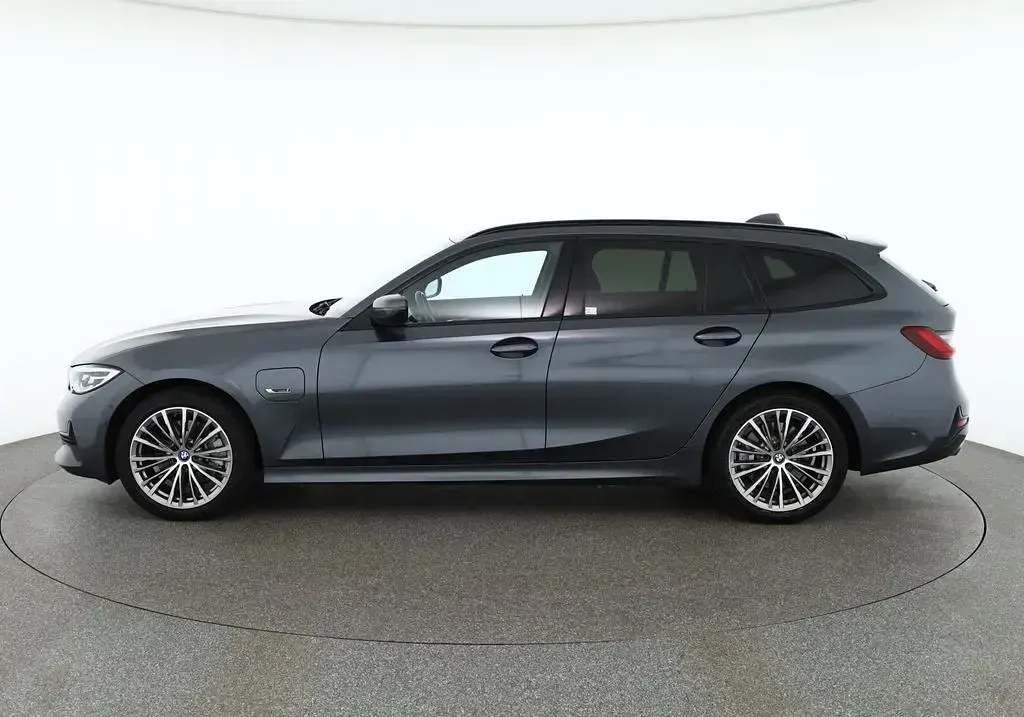 Gebraucht BMW 320e Sport Line 204 PS (150 kW) 2022 Grau Kombi