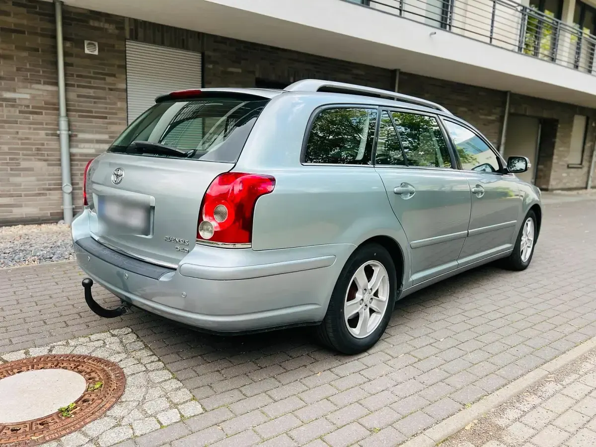 Gebraucht Toyota Avensis 130 PS (95 kW) 2008 Blau Kombi