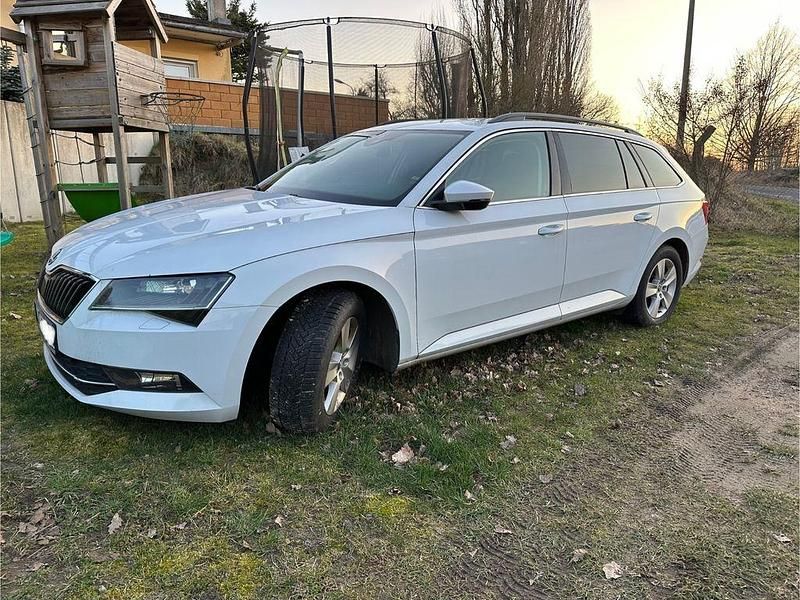 Gebraucht Skoda Superb Ambition 150 PS (110 kW) 2015 Weiß Kombi