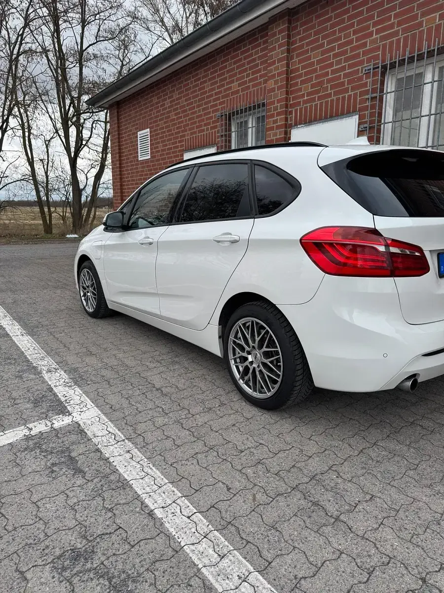 Używany BMW 225 Active Tourer 224 KM (164 kW) 2017 Biały Minivan