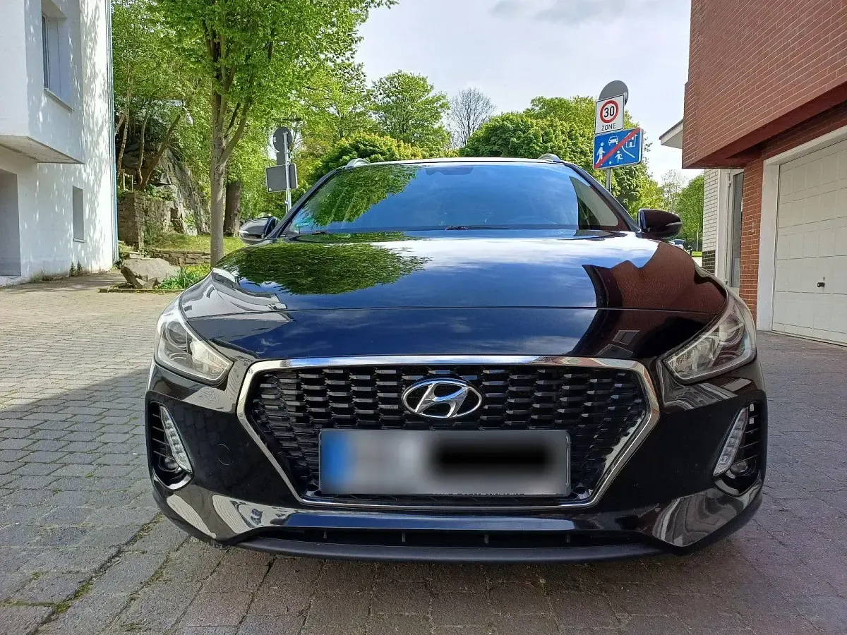 Gebraucht Hyundai i30 Passion Plus 110 PS (80 kW) 2018 Schwarz Kombi