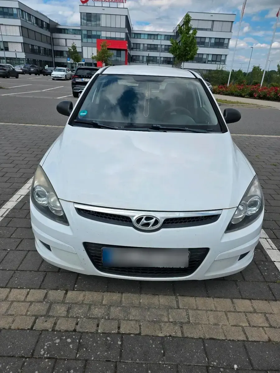 Gebraucht Hyundai i30 109 PS (80 kW) 2009 Weiß Limousine