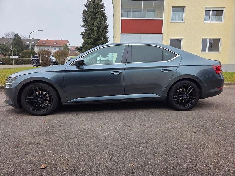 Gebraucht Skoda Superb Ambition 190 PS (139 kW) 2015 Grau Limousine