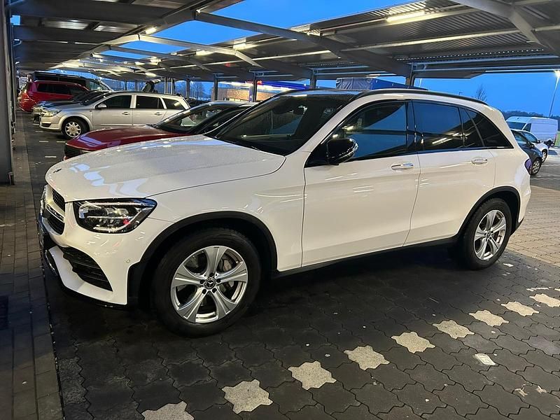 Gebraucht Mercedes GLC200 AMG line 197 PS (144 kW) 2020 Weiß SUV