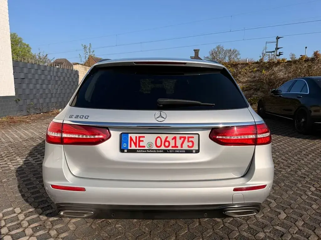 Gebraucht Mercedes E200 184 PS (135 kW) 2019 Silber Kombi