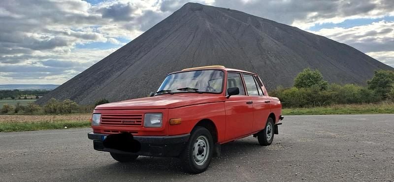 Rot Gebraucht 1987 Wartburg 353 Limousine | 8.200 € - Bild 1/4