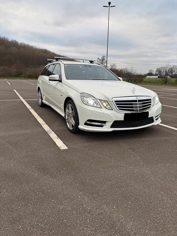 Weiß Gebraucht 2011 Mercedes E500 Kombi | 19.490 € (Superpreis) - Bild 1/4