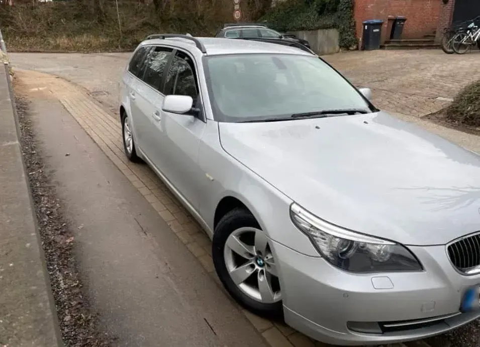 Gebraucht BMW 525 196 PS (144 kW) 2007 Silber Kombi