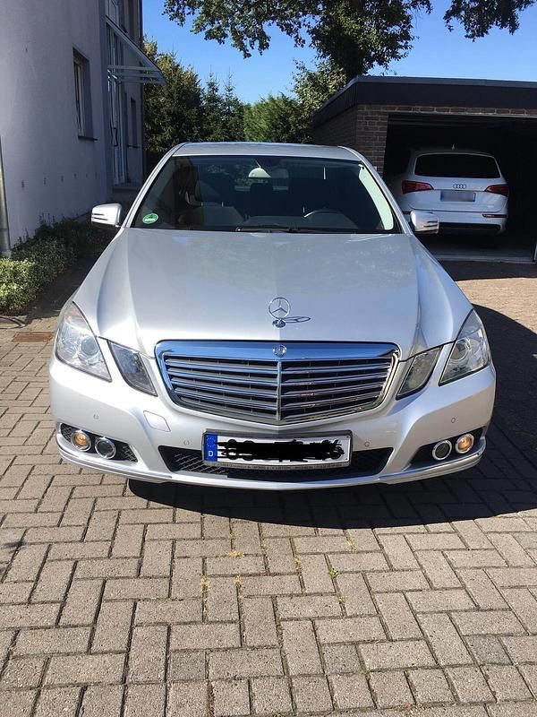 Gebraucht Mercedes E350 231 PS (169 kW) 2009 Silber Limousine