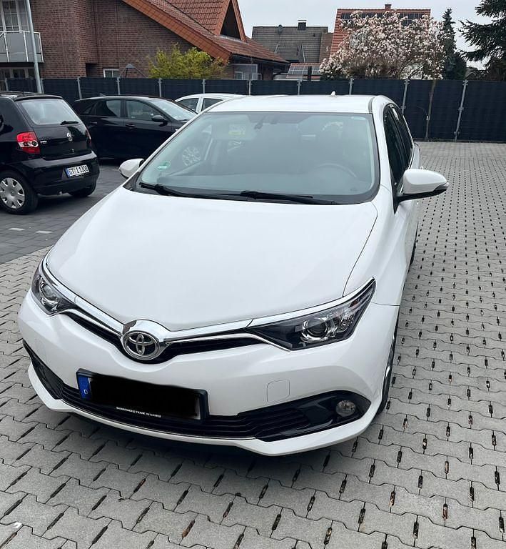 Gebraucht Toyota Auris Comfort 116 PS (85 kW) 2015 Weiß Limousine
