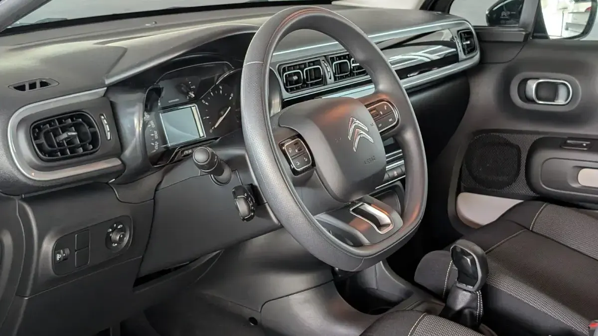 Używany Citroën C3 83 KM (61 kW) 2024 Szary Hatchback