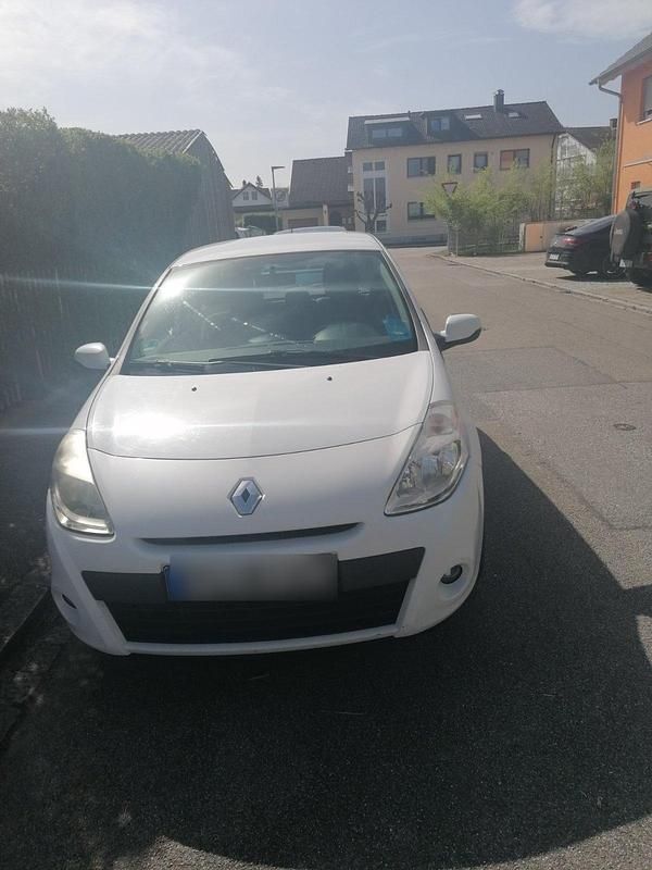 Gebraucht Renault Clio II 75 PS (55 kW) 2010 Weiß Kleinwagen