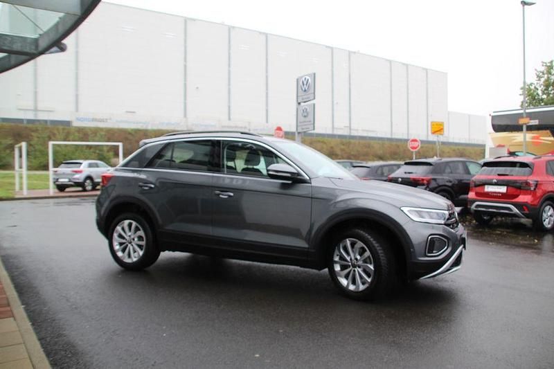 Gebraucht VW T-Roc Life 116 PS (85 kW) 2024 Grau SUV