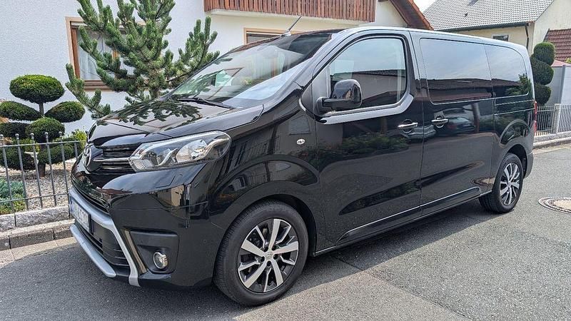 Schwarz Gebraucht 2018 Toyota Proace Van | 29.500 € - Bild 1/4