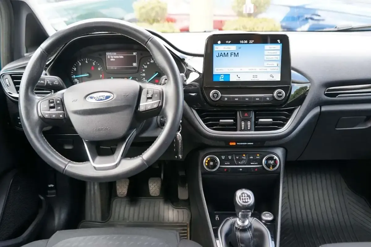 Gebraucht Ford Fiesta Titanium 101 PS (74 kW) 2018 Blau Kleinwagen