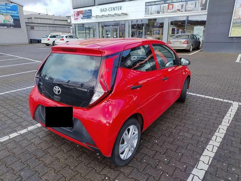 Gebraucht Toyota Aygo Business Edition 72 PS (52 kW) 2018 Rot Kleinwagen