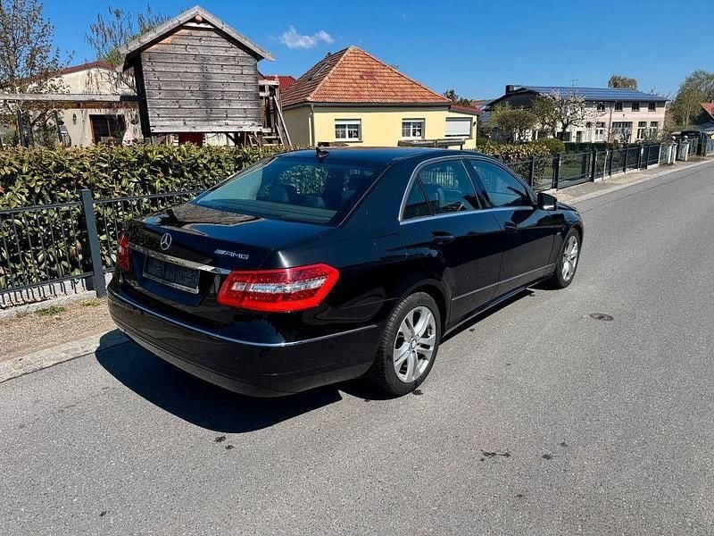 Gebraucht Mercedes E250 Avantgarde 204 PS (150 kW) 2009 Schwarz Limousine