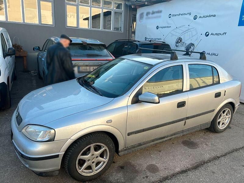 Gebraucht Opel Astra 75 PS (55 kW) 2001 Silber Limousine