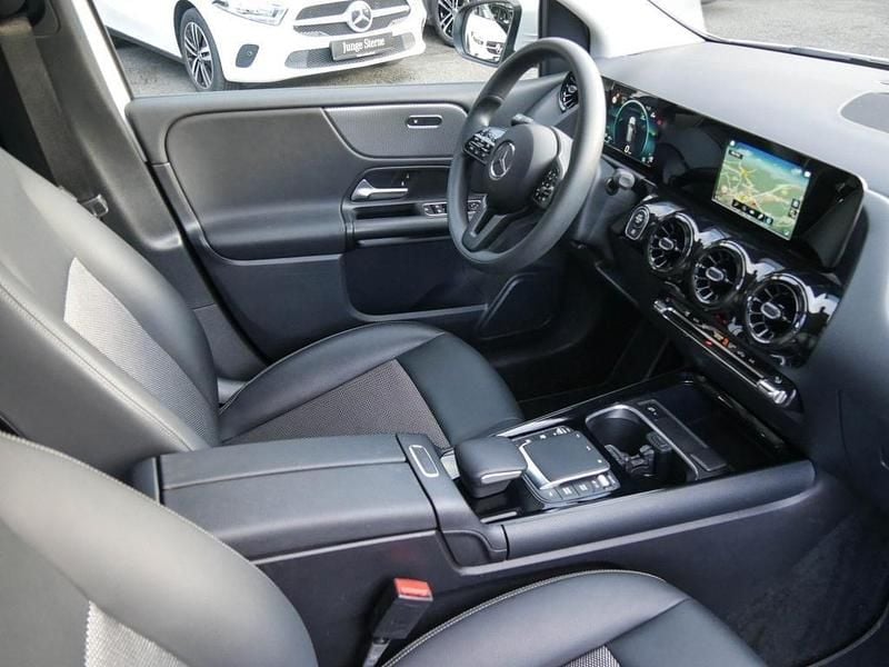 Gebraucht Mercedes B180 136 PS (100 kW) 2022 Weiß Van / Kleinbus