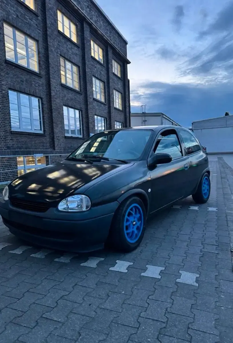 Gebraucht Opel Corsa Edition 65 PS (47 kW) 2000 Schwarz Kleinwagen