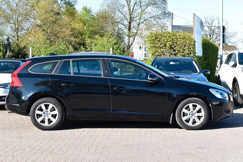 Używany Volvo V60 Kinetic 150 KM (110 kW) 2011 Czarny Kombi