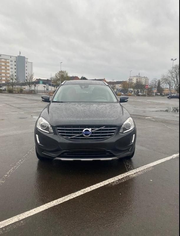 Grau Gebraucht 2017 Volvo XC60 SUV | 18.700 € (Guter Preis) - Bild 1/4