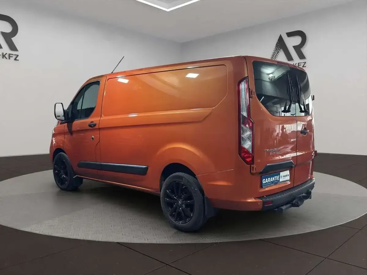 Gebraucht Ford Transit Custom Trend 170 PS (125 kW) 2023 Orange glow Van / Kleinbus