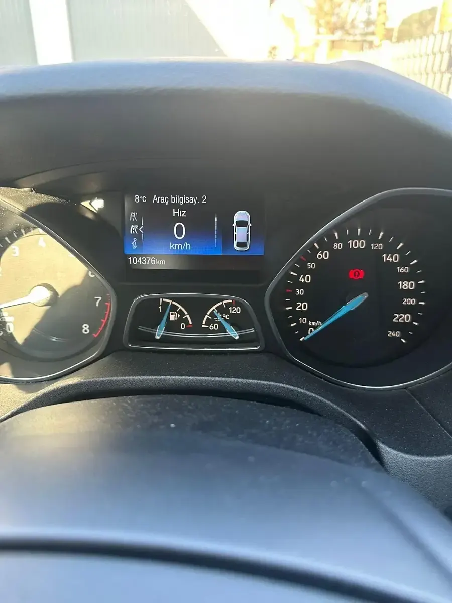Gebraucht Ford Focus 125 PS (91 kW) 2015 Rot Kombi