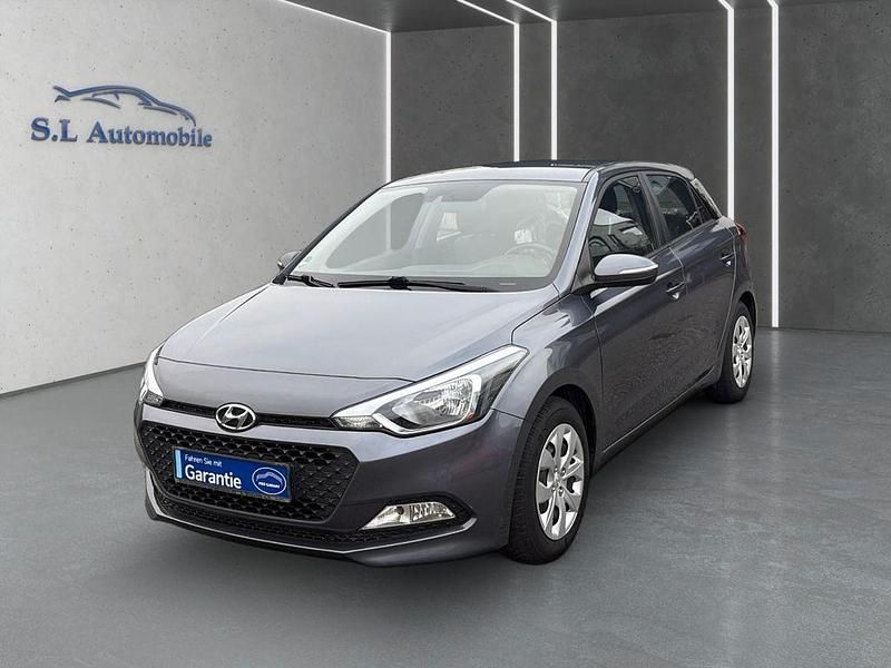 Gebraucht Hyundai i20 Trend 84 PS (61 kW) 2017 Grau Limousine