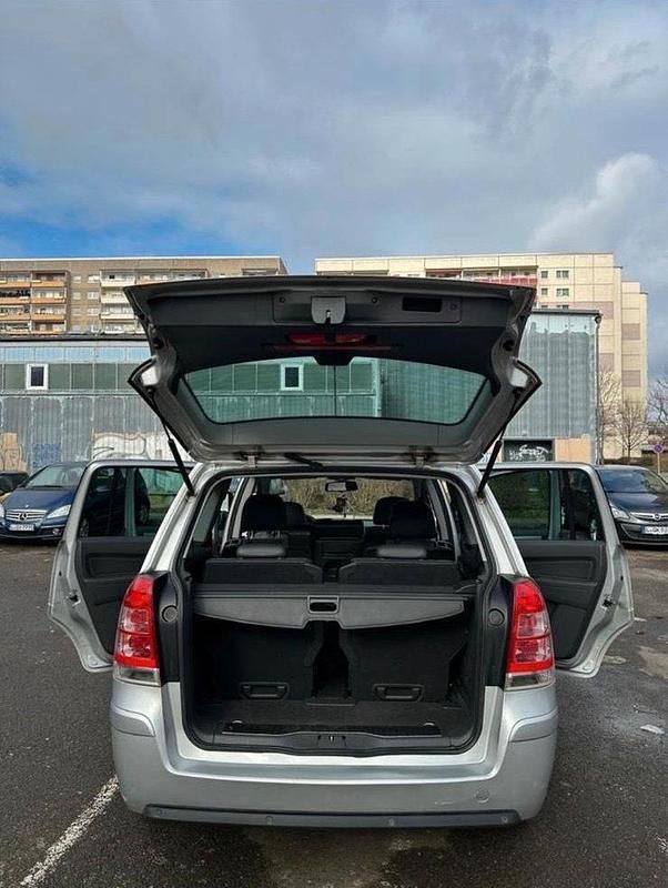 Gebraucht Opel Zafira 140 PS (102 kW) 2011 Grau Van / Kleinbus