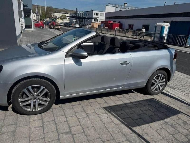 Second-hand VW Golf Basis 105 CP (77 kW) 2011 Argintiu Cabrio