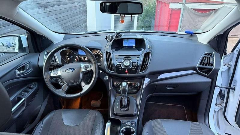 Gebraucht Ford Kuga Titanium 140 PS (102 kW) 2014 Weiß SUV