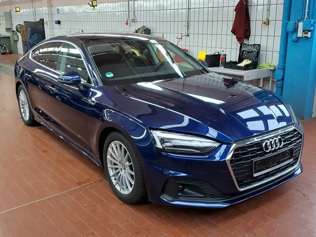 Gebraucht Audi A5 Sportback Comfort 190 PS (139 kW) 2020 Navarrablau metallic Kleinwagen