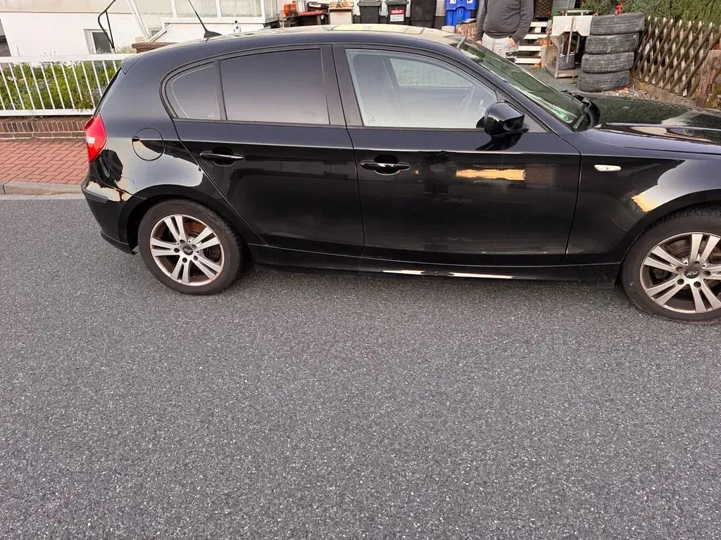 Gebraucht BMW 116 122 PS (89 kW) 2009 Schwarz Kleinwagen